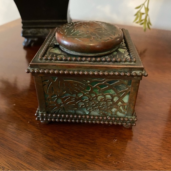 VTG Tiffany Studios ink well - bronze & swirled green stained glass marked 845 - Picture 7 of 10